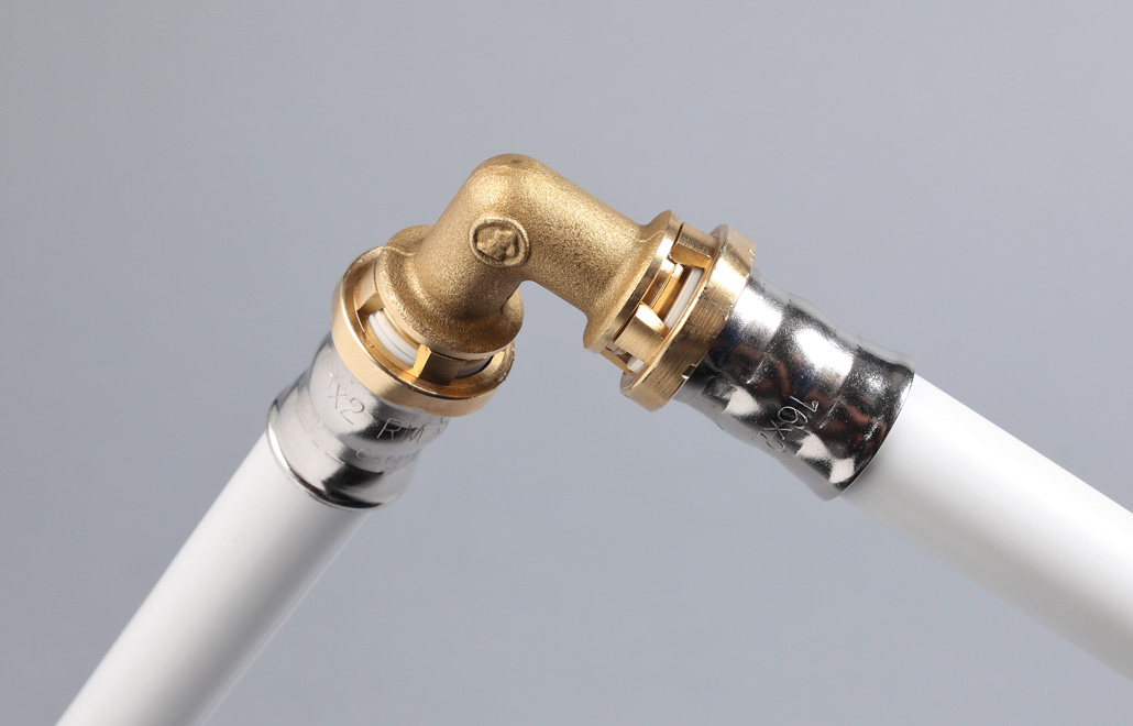Installation de raccords à sertir multi-empreintes